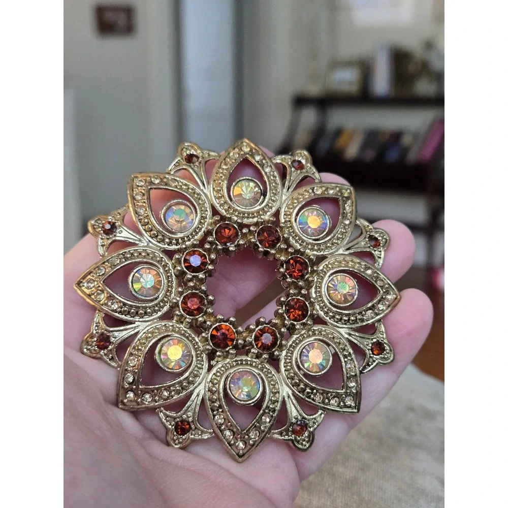 AB Crystal Red Rhinestone Circle Brooch Goldtone